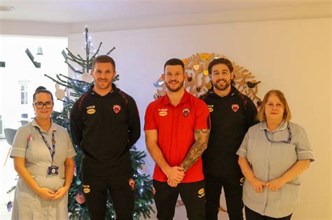 Salford Red Devils Visit St Anns Hospice To Spread Christmas Cheer