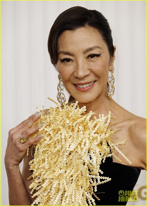 Photo Michelle Yeoh Jamie Curtis More Eeaoo Cast Sag Awards 09 Photo
