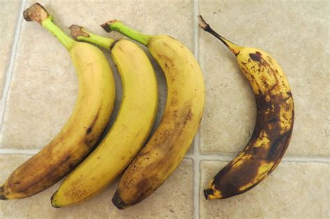 Keeping Bananas in Refrigerator - The results of the Day 1 to 7 | It ...