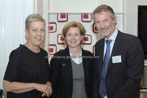 Mit dem deutsche bank online service. Sigrid Oblak (GF Wien Holding), Birgit Kraft-Kinz (GF ...