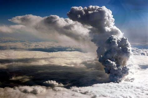 2 minutes de l'éruption du volcan bardarbunga en islande. Iceland Volcano Eruption Affects F1 - autoevolution
