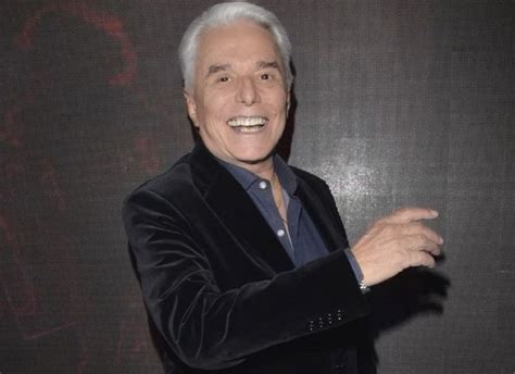 Fragment uit de theatervoorstelling alle mensen verzamelen! Noticias de Enrique Guzmán en Milenio