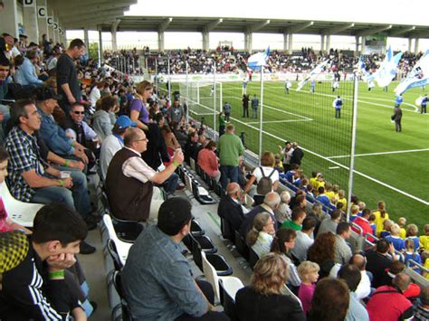 Die 2012 eröffnete arena liegt direkt neben dem tönnies verwaltungsgebäude. Fotos Tönnies-Arena - Stadionwelt