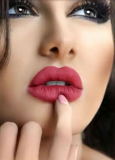 pin di chariz constadel su kiss me labbra rosse bellezza del viso espressioni del viso