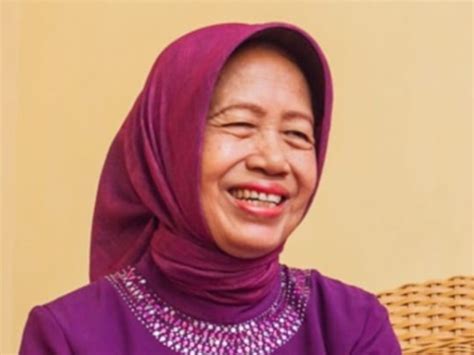 Check spelling or type a new query. Ibunda Jokowi, Sujiatmi Meninggal Dunia | Tagar