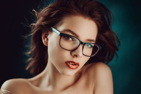 wallpaper menghadapi si rambut merah model rambut panjang wanita dengan kacamata kacamata