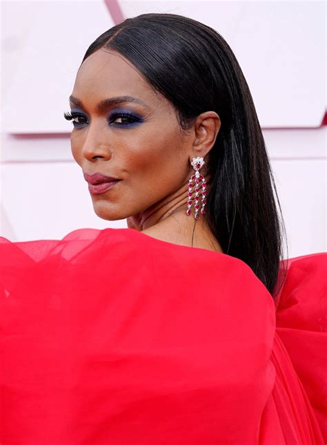 The Best Beauty Looks From The Oscars 2021 Oscars Beauty Oscar