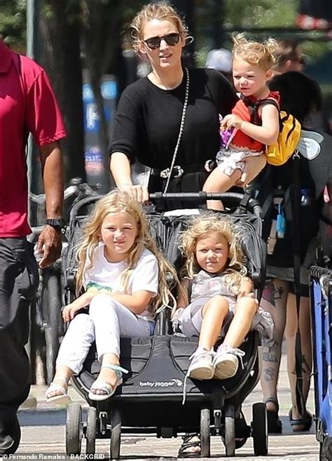 Blake Lively Expertly Wrangles All Three Daughters James Six Inez