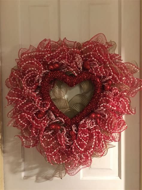 Pin By Doris Hamilton On Wreaths Valentine Wreath Diy Valentine Day