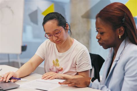 Five Reasons to Use an Employment Coach: A Guide for Job Seekers with