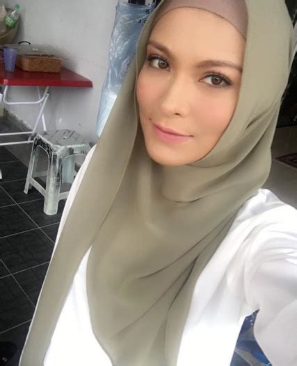 Pekin ibrahim menjelaskan isterinya, mona allen masih belum hamil selepas perkongsian gambar pekin memegang perut isterinya itu disalah tafsir oleh. Biodata Mona Allen | Cerita Budak Sepet