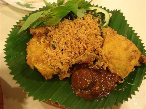 Indonesian Smashed Fried Chicken Ayam Penyet Recipe Easy Yummy Recipes