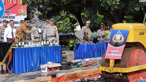 Jumlah Ciu Yang Disita Polisi Di Karanganyar Bila Dikumpulkan Bisa