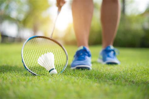The yard is well maintained and has plenty of space for volleyball or badminton. Badminton für Anfänger — Withings
