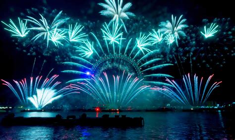 New Year S Eve Celebrations And Fireworks Around The World In Pictures London Fireworks New