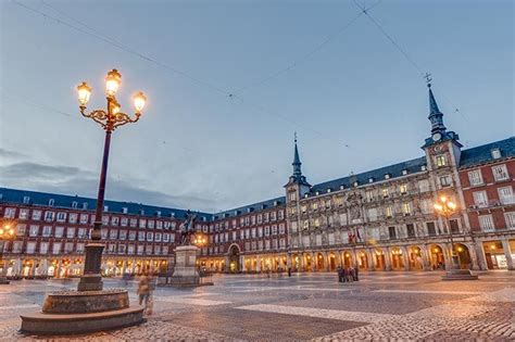 Las 17 Plazas Más Bonitas De España Plaza Mayor De Madrid España