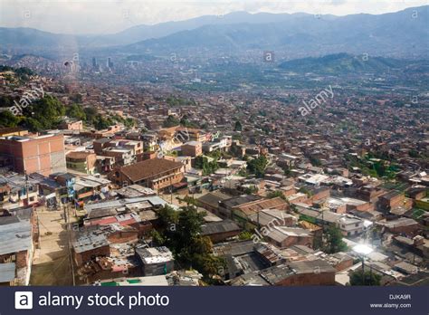 Los Barrios Bajos De Medellín Visto Desde El Teleférico Colombia