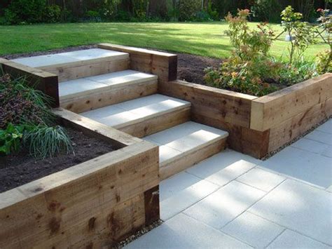 While it's true that garden landscaping and designing a sloping outdoor space can be challenging, it's also true that well designed sloped gardens are some of the prettiest and most charming. CREATE A STUNNING ORNAMENTAL TREE FROM A SHRUB (avec ...