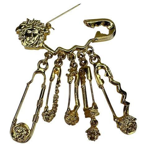 Ss 1994 Gianni Versace Gold Tone Medusa Logo Safety Pin Costume Brooch