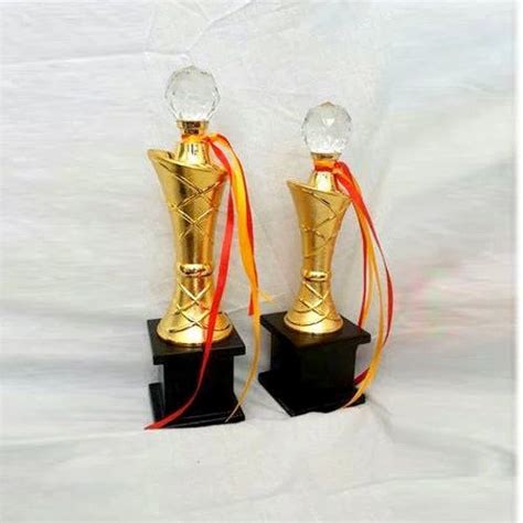 Golden Brass Metal Trophy At Rs 100piece In New Delhi Id 14463536433