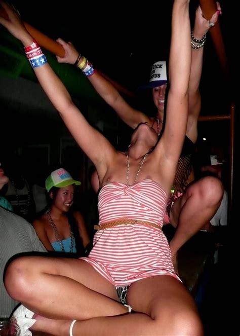A Drunk Girl Nipslip Seen While Partying In A Club Voyeur Hub