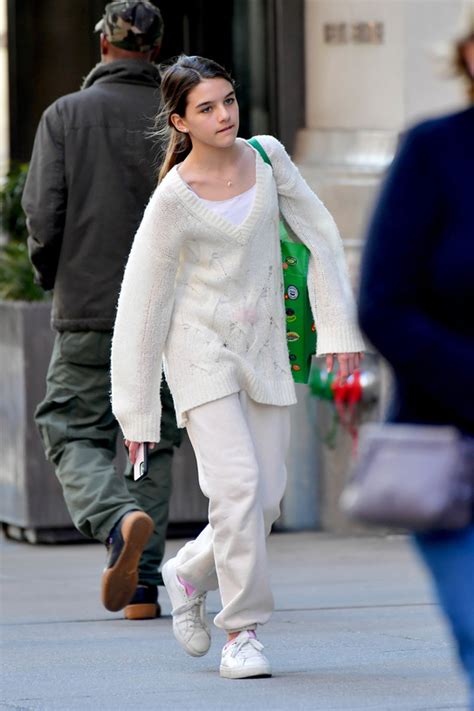Ensure the wellbeing of their future. Suri Cruise's gorgeous 14-year-old beauty | starbiz.net