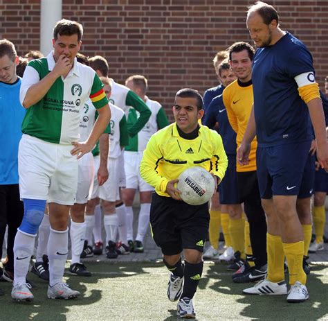 Karlsruhe & landsberg sr seit: Fußball: Deutschlands kleinster Schiedsrichter - Bilder ...