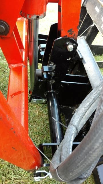 BRADCO LOADER QUICK ATTACH BRACKET