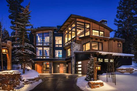 Step Into A Colorado Mountain Home With Attractive Living Spaces