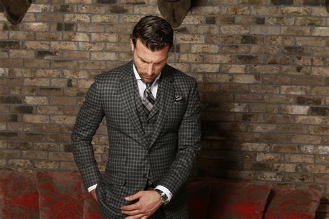 Luxury blue modern fit suit. The Ultimate Men's Bespoke suit tailors in Dubai | Bespoke ...