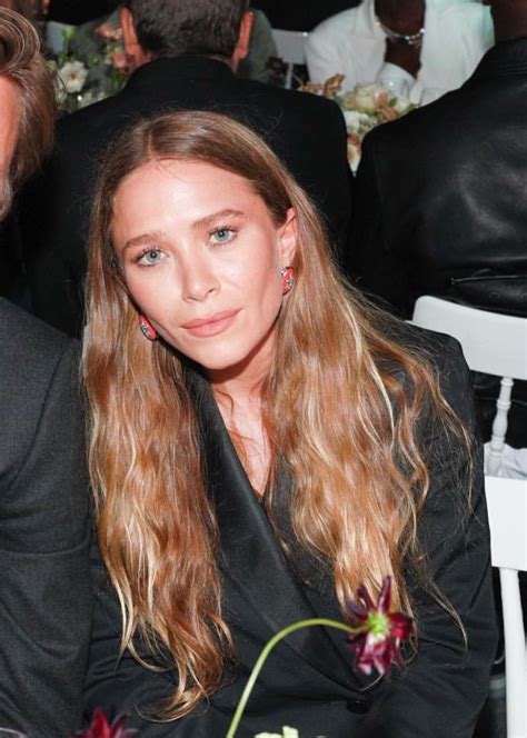 Mary Kate Olsen Messy Soft Waves Hair Style Olsentwins Mary Kate Olson
