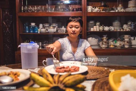 Project Show Us Eating Photos And Premium High Res Pictures Getty Images
