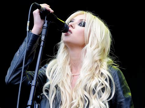 Taylor Momsen Hot Wallpapers Hd ~ Disney Star Universe