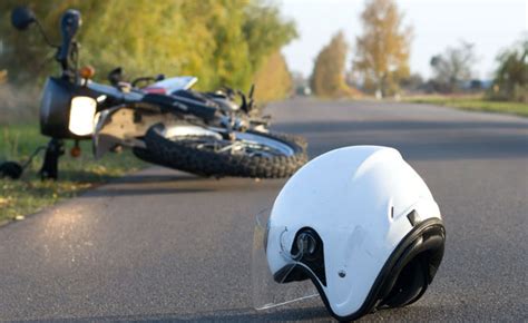 Should Motorcycle Helmets Be Removed Following A Crash How To Guide
