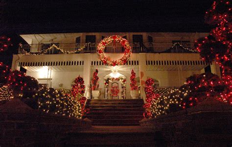 Use wreaths to add a festive touch to unexpected it's easy to go overboard when decorating for christmas, but you can never go wrong with the i love to look at the pictures to see how things are done but you as other companies have decided to cover. Top 10 Biggest Outdoor Christmas Lights House Decorations ...