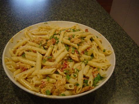 Reduce heat and simmer until slightly i used sun dried tomato pesto (a couple of large teaspoons) and added whole cherry tomatoes about halfway through cooking when i remembered i. Ams 5 Star Chicken And Sun-Dried Tomato Alfredo Recipe ...