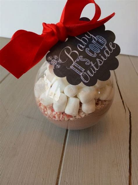 18 Stunning Christmas Themed Winter Wedding Ideas - EmmaLovesWeddings