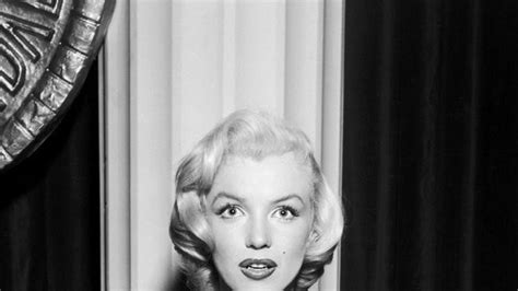 Marilyn Monroe In 17 Of Her Most Beautiful Evening Looks Vogue Paris