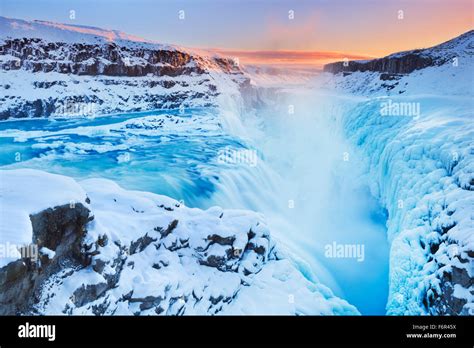 Der Gullfoss Wasserfall In Island Im Winter Wenn Die Wasserfälle