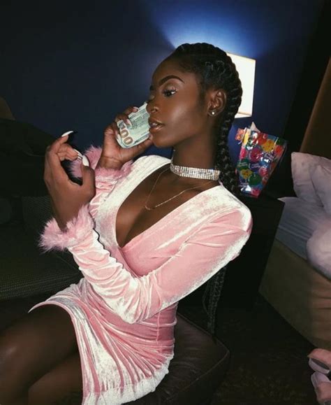 Pin By ᎶᎥᎶᎥ On ︎ Pink ︎ Black Girl Aesthetic Dark Skin Women Instagram Baddie