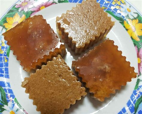 Gula merah atau gula jawa merupakan gula khas dari indonesia dan hanya ada di indonesia yang dibuat dari pengolahan nira. made by shas: Agar-agar santan gula melaka