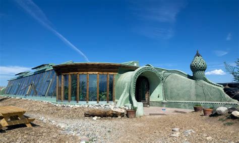 Why We Should All Live In Earthships Earth 911 Earthship Eco