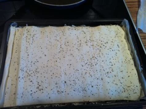 Hackfleisch in blätterteig ist schnell fertig und schmeckt. HAUPTGERICHT Blätterteig-Hackfleisch-Auflauf - Rezept Von ...