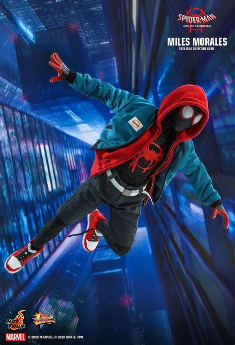 Hot Toys Spider Man Into The Spider Verse 16th Scale