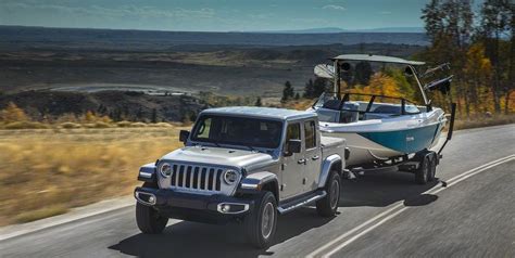 jeep gladiator towing jeep wrangler pickup diesel  gas tow rating
