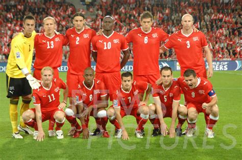 Ehemalige schweizer studenten trugen so maßgeblich zur popularisierung des fußballs in die größten fußballstars der schweizer nationalmannschaft sind granit xhaka und xerdan shaqiri, die. Schweizer Nationalmannschaft