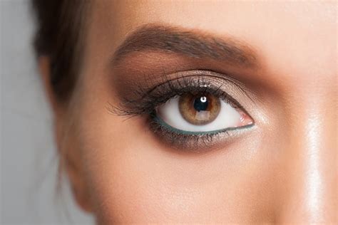 8 Best Eyeshadow Colors For Brown Eyes Makeup