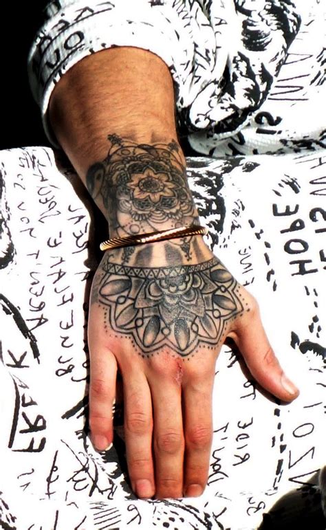 Close Up On Zayns Left Arm Tattoo This Must Be A Mirror Image