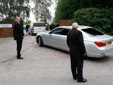 Amy Winehouses Funeral Photo 1 Pictures Cbs News