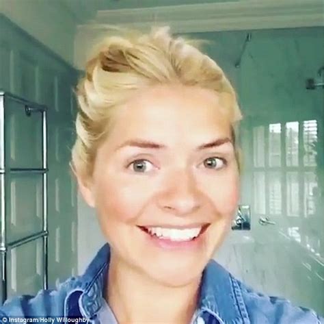 Holly Willoughby Shows Off Glowing Complexion In Make Up Free Instagram